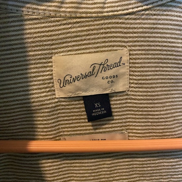 Universal Thread button down Shirts - Picture 2 of 3